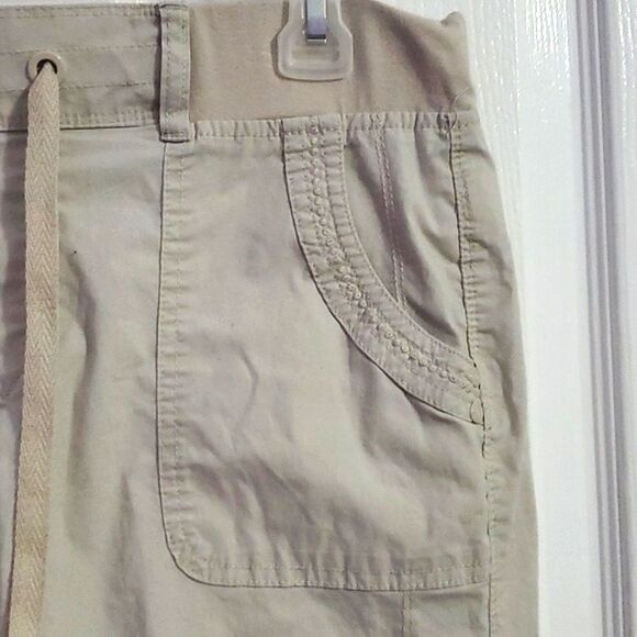 Gloria Vanderbilt Stonewood Cargo Drawstring Rolled Cuffs Pull On Capri Pants - Picture 6 of 15